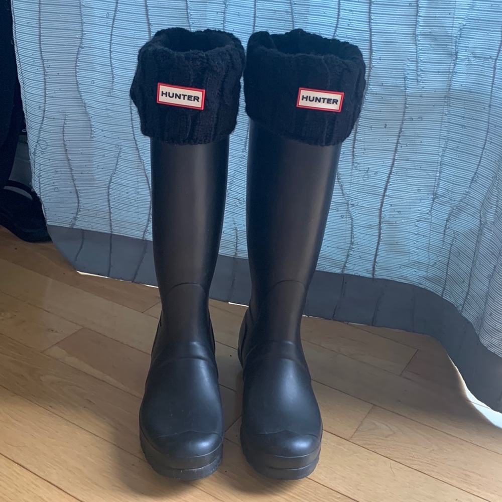 Barely worn tall hunter boots with removable socks